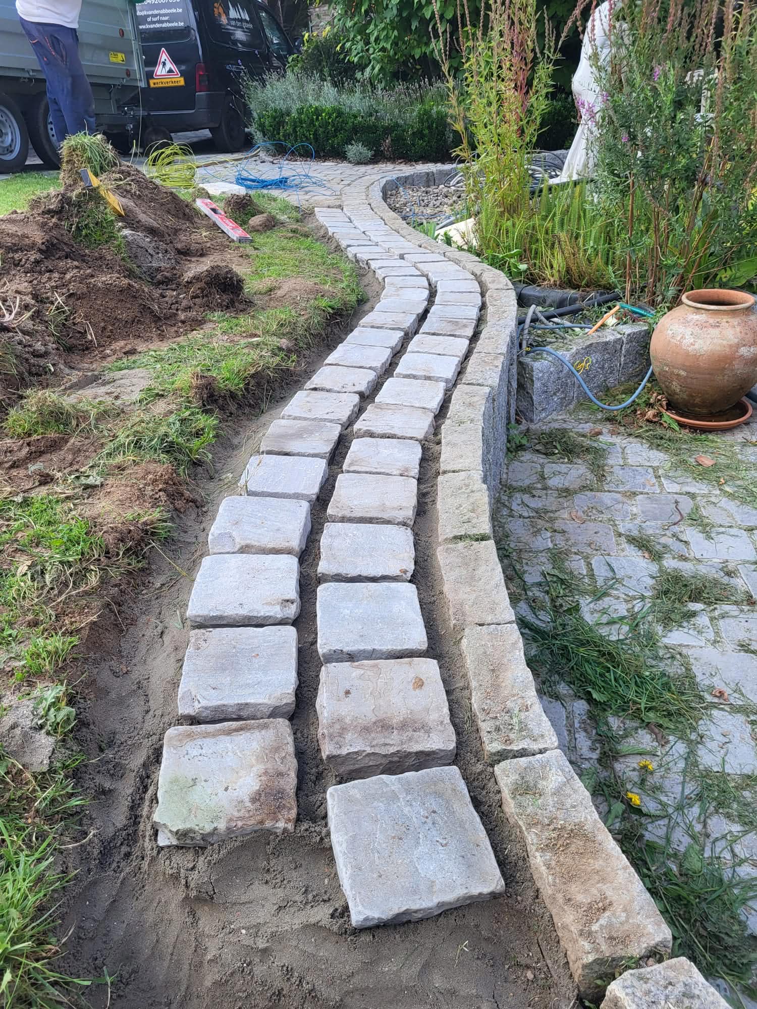 Aanleg tuinpad met klinkers